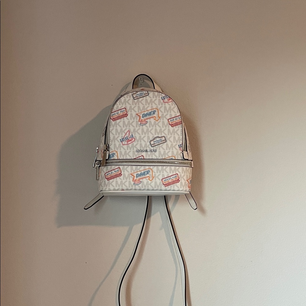Michael Kors White Crossbody/backpack with Retro Print - Picture 7 of 10